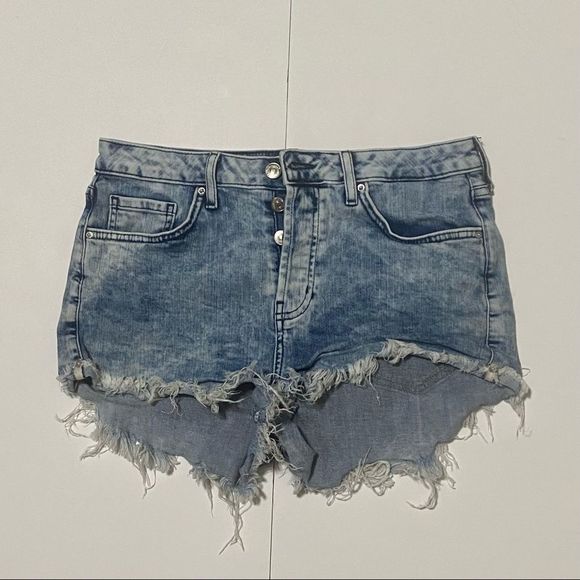 Forever 21 Button Front Size 28 Denim Blue Jean Shorts with Frayed Hem - Picture 5 of 6